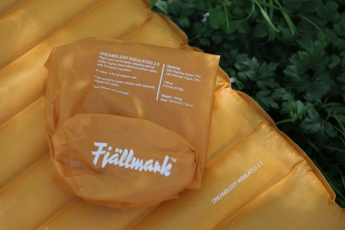 Detaljnärbild av fotpump och etikett på Fjällmark Dreamsleep