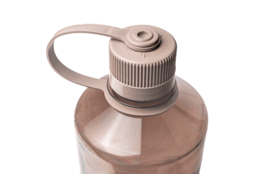 Närbild på Nalgene-flaskhals med ribbat lock och integrerat handtag