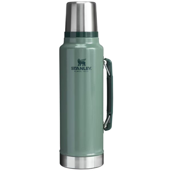 Ljusgrön Stanley termos med silverlock, handtag och logotyp "Since 1913"