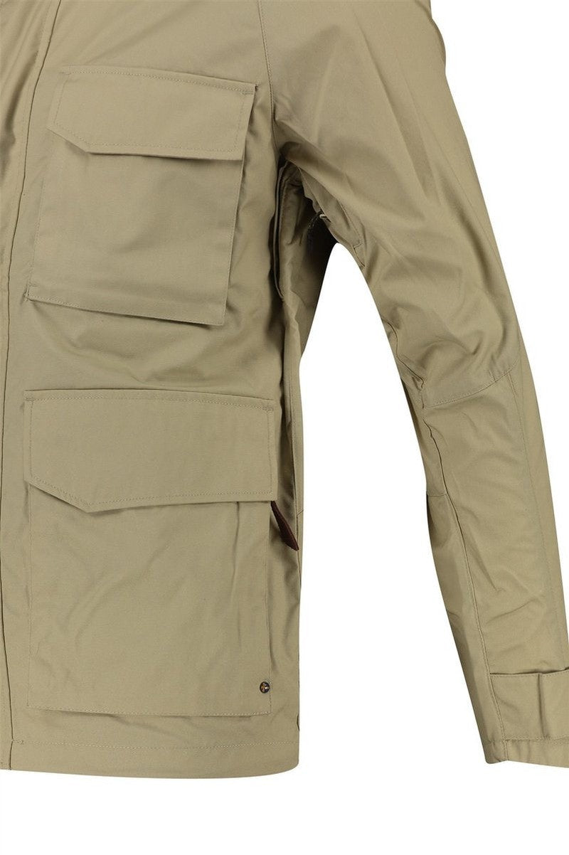 Beige cargojacka med ficklock och metallknapp
