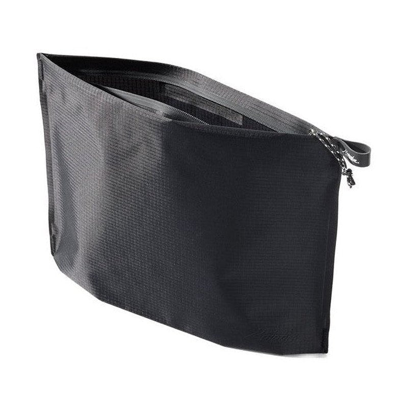 Svart FlatPak Zipper Necessär med öppen dragkedja