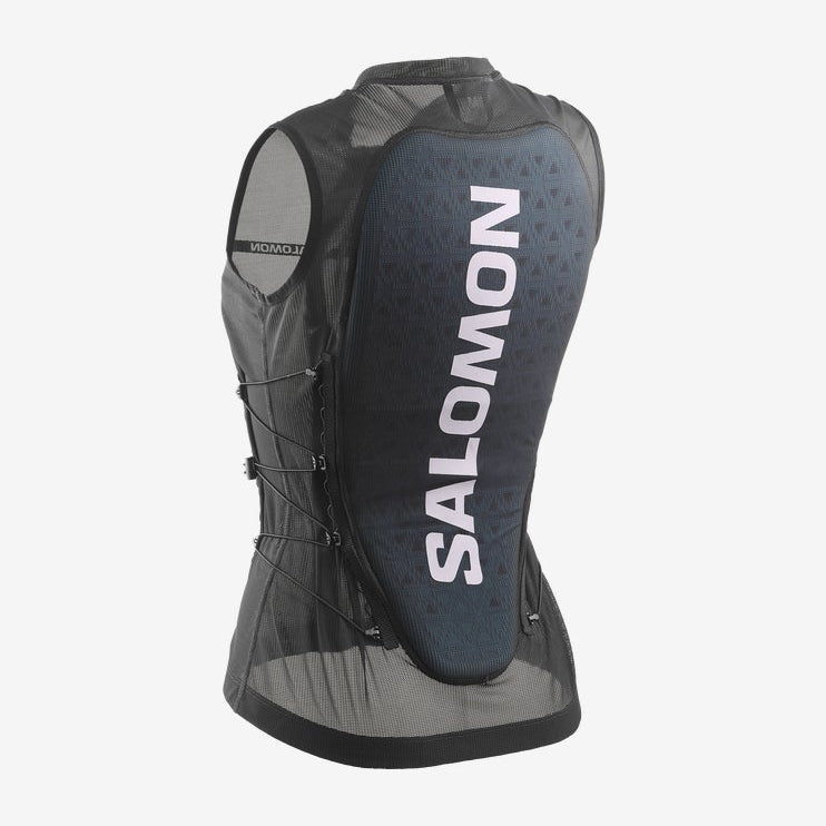 Baksida av Salomon Flexcell Pro ryggskydd med blågrått skyddspansar och SALOMON-logotyp