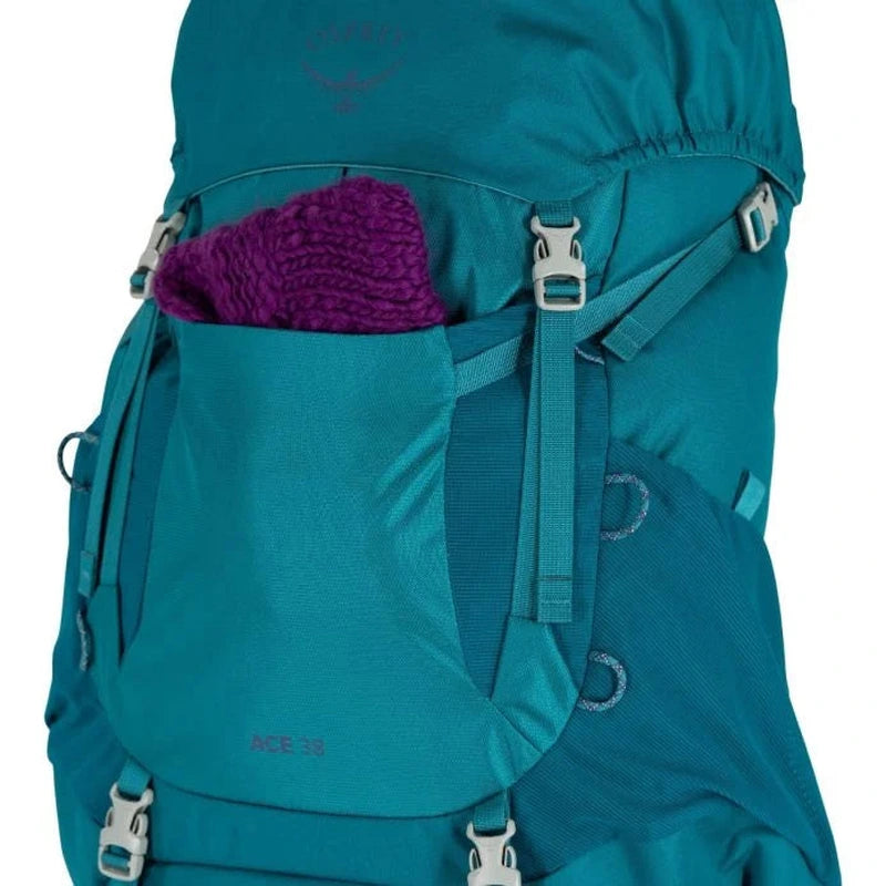 Sidoficka i teal Osprey Ace 38 med Osprey-logotyp och ACE 38-text synlig