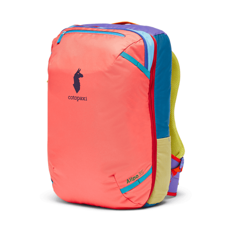 Cotopaxi Allpa 35L reseryggsäck i coral med färgglada sidofält och kameldjurssymbol