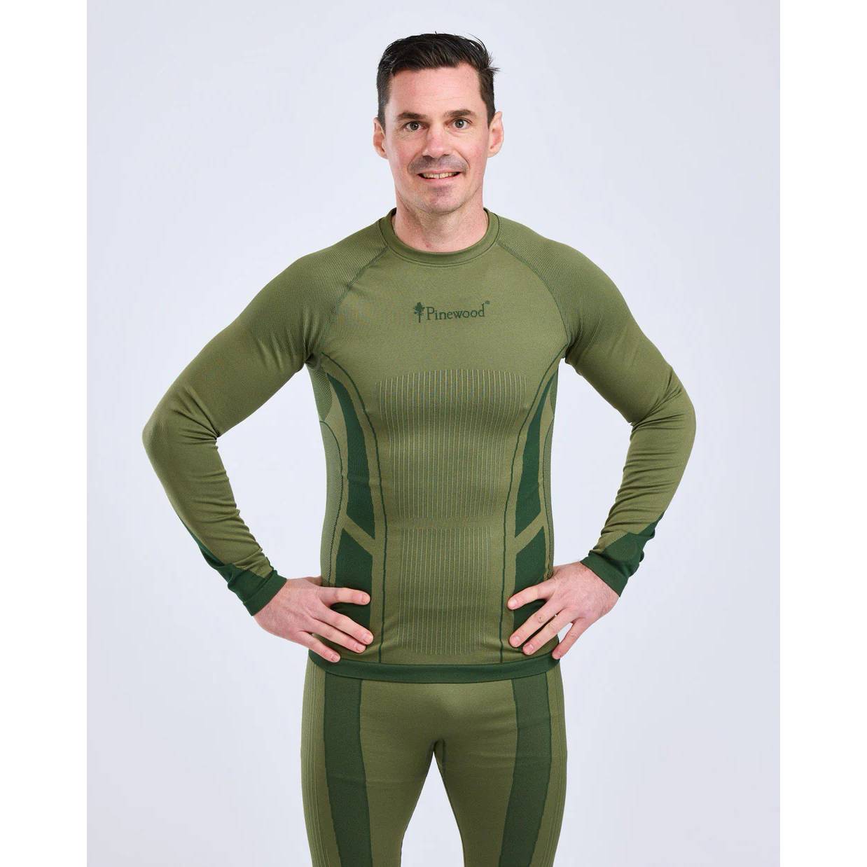Pinewood Seamless Function Baselayer Front